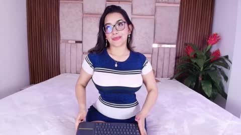 Snapshot of lorein_dim chatting on October 15, 9:15 pm Lorein online show from October 15, 9:15 pm
