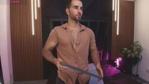  L O R E N Z O  Thumbs Up help  online show from January 17, 6:50 pm