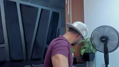  L O R E N Z O  Thumbs Up help  online show from October 13, 5:37 pm