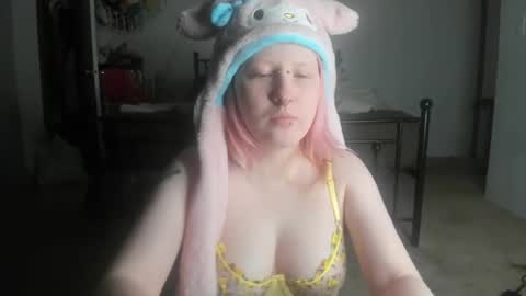 Snapshot of loricritter2 chatting on March 4, 1:12 am Lori Critter online show from March 4, 1:12 am