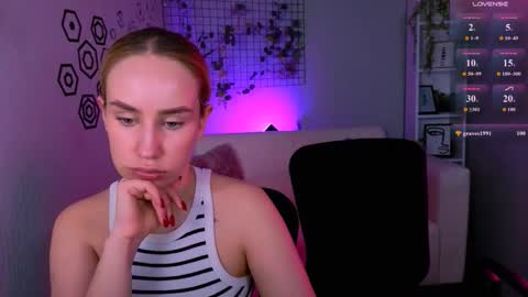 Snapshot of lorraine_carter chatting on October 18, 12:26 am Lora for u online show from October 18, 12:26 am