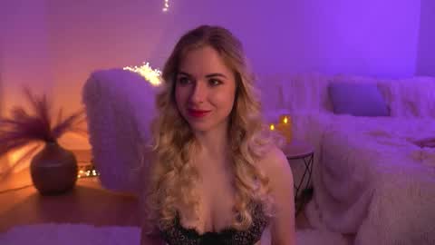 Lorrie online show from March 6, 10:03 am