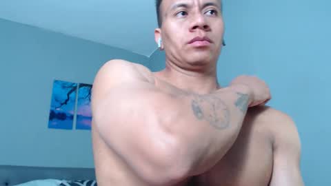 Snapshot of lothbrok_strong chatting on January 31, 1:54 am lothbrok online show from January 31, 1:54 am