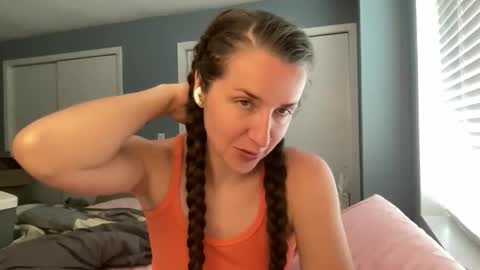 lothlori online show from April 5, 3:09 pm