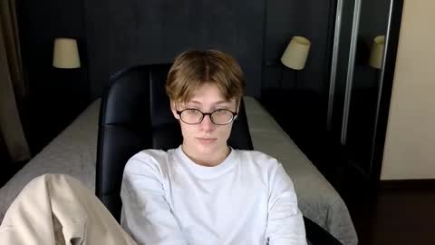 louie_evans online show from November 3, 9:05 pm