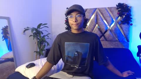 Louis Valdz online show from December 29, 1:49 pm