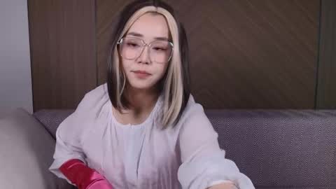 Kim online show from May 26, 8:15 pm
