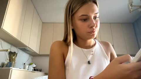 Eliza online show from March 25, 12:01 pm