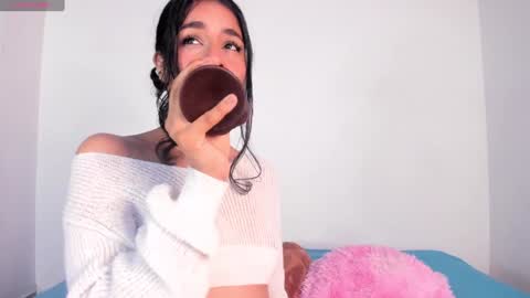 Snapshot of love_cameron chatting on December 12, 12:55 pm Cam online show from December 12, 12:55 pm