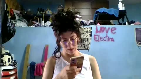 Snapshot of love_electra chatting on October 26, 3:01 pm love_electra online show from October 26, 3:01 pm