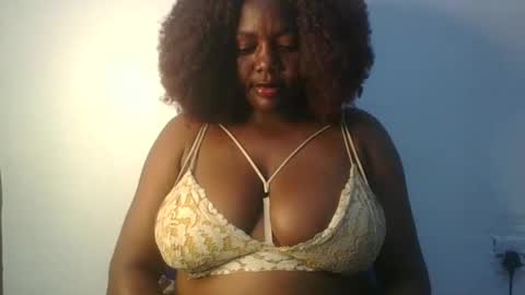 Snapshot of lovecumsluttie chatting on September 29, 8:08 pm mila online show from September 29, 8:08 pm