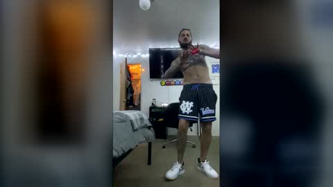 lovehurts282828 online show from April 18, 1:40 am