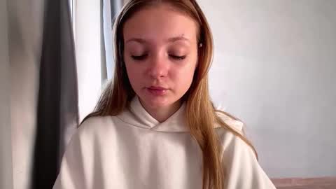 Ella online show from November 17, 6:38 am