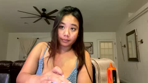 Snapshot of lovellly_ chatting on February 4, 1:12 am Love online show from February 4, 1:12 am