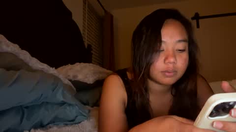 Snapshot of lovellly_ chatting on February 24, 3:02 am Love online show from February 24, 3:02 am