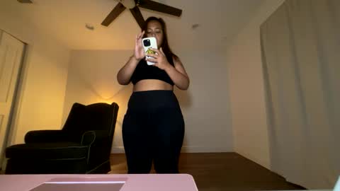 Snapshot of lovellly_ chatting on September 13, 11:29 pm Love online show from September 13, 11:29 pm