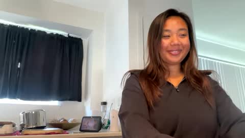 Snapshot of lovellly_ chatting on December 1, 7:38 pm Love online show from December 1, 7:38 pm