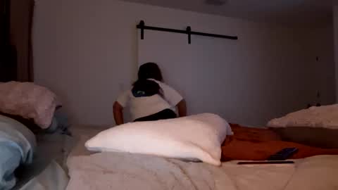 Snapshot of lovellly_ chatting on October 4, 3:48 am Love online show from October 4, 3:48 am