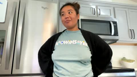 Snapshot of lovellly_ chatting on January 7, 7:28 pm Love online show from January 7, 7:28 pm