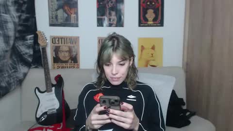 Snapshot of lovely_cass chatting on February 25, 3:09 am Cassie online show from February 25, 3:09 am