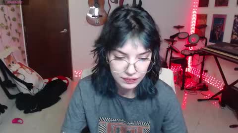 Snapshot of lovely_cass chatting on October 1, 1:27 am Cassie online show from October 1, 1:27 am