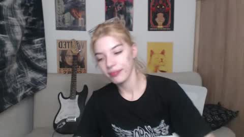 Snapshot of lovely_cass chatting on March 10, 3:23 am Cassie online show from March 10, 3:23 am