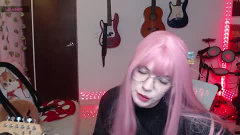 Snapshot of lovely_cass chatting on October 19, 12:04 am Cassie online show from October 19, 12:04 am