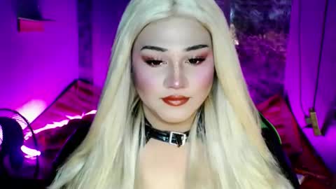 lovely_coleen online show from December 1, 9:46 pm