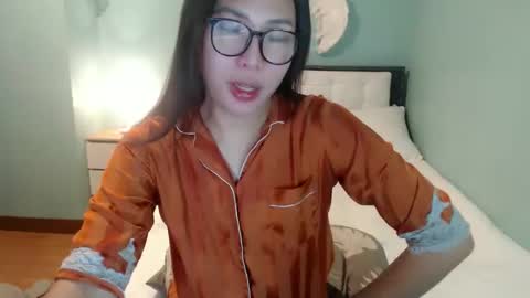 Snapshot of lovely_yna444 chatting on January 24, 2:49 am Yna online show from January 24, 2:49 am