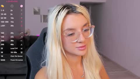 Snapshot of lovelybianca_ chatting on September 15, 10:22 pm lovelybianca_ online show from September 15, 10:22 pm