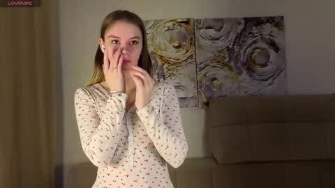 lovelygracee online show from November 22, 2:15 pm