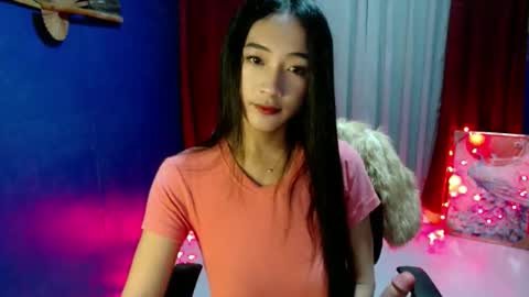lovelypetite143 online show from May 25, 3:29 pm