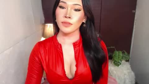 STWEET LINA online show from April 17, 3:03 pm