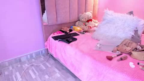 L O V E  online show from October 9, 12:10 pm