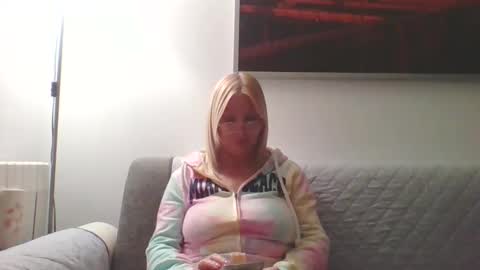 Marlyn online show from April 4, 11:01 pm