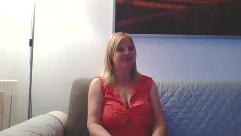 Snapshot of lovestar544963 chatting on October 1, 8:19 pm Marlyn online show from October 1, 8:19 pm