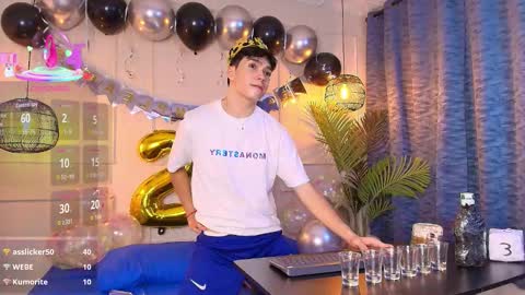 lUAN online show from December 16, 9:54 pm