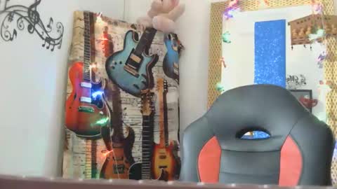 luanna837 online show from April 3, 11:33 pm