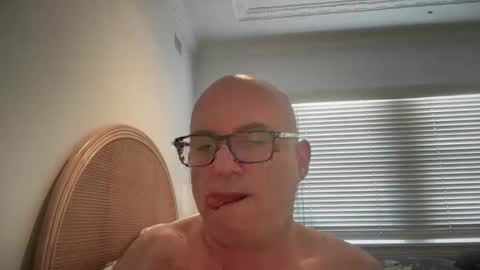 lucas10004 online show from December 20, 12:08 am