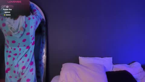   online show from October 29, 12:07 pm