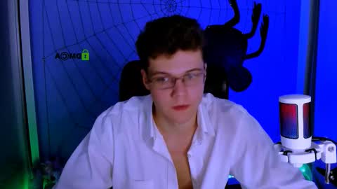 Snapshot of lucas_long_ chatting on October 23, 6:53 pm lucas_long_ online show from October 23, 6:53 pm