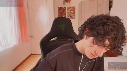 lucas_xo online show from May 19, 8:16 pm