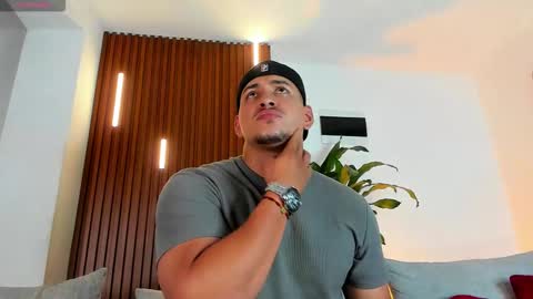 LUCA SANTOS online show from November 4, 1:07 am