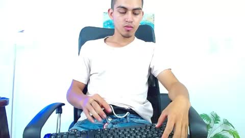 Lucas online show from April 18, 8:20 pm