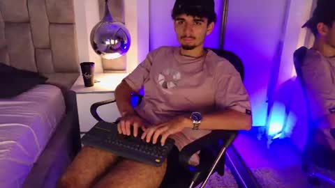 lucasthomson_ online show from June 24, 4:19 am