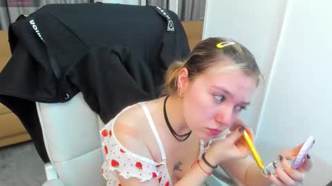 lucia_copper online show from December 17, 12:12 pm