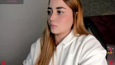 Snapshot of lucia_star_ chatting on January 9, 10:52 pm lucia star  online show from January 9, 10:52 pm