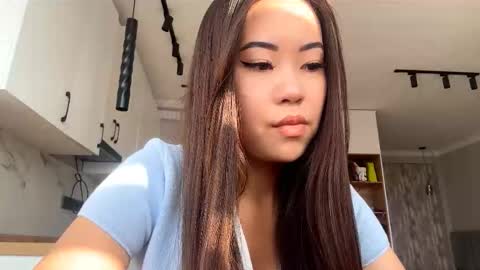 Snapshot of lucialostroh chatting on October 24, 9:10 am Kira online show from October 24, 9:10 am