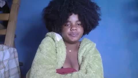 Snapshot of luciana012 chatting on September 23, 7:31 pm luciana012 online show from September 23, 7:31 pm