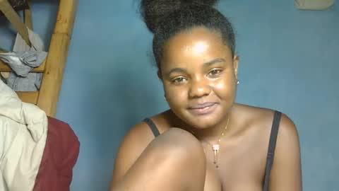 Snapshot of luciana012 chatting on October 19, 7:07 pm luciana012 online show from October 19, 7:07 pm